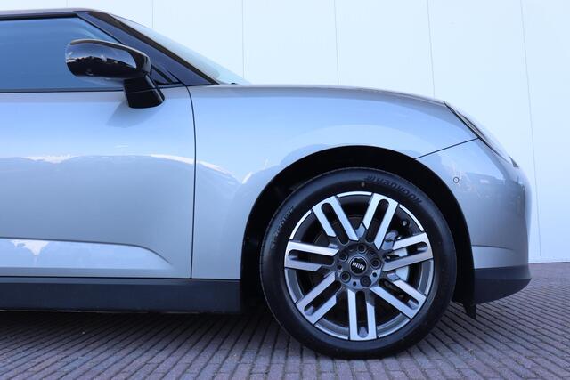 Mini COOPER Mini E Classic L 40.7 kWh 17 inch Parallel Spoke 2-tone/ Comfort Access/ panoramadak/ Stoelverwarming/ Harman-Kardon