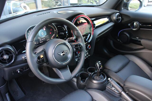 Mini COOPER Mini 1.5 Classic Premium BlackOptic 5drs Navi/Camera/Keyless/LederSp./Panoramadak