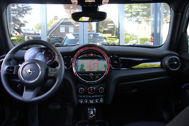 Mini COOPER Mini 1.5 Classic Premium BlackOptic 5drs Navi/Camera/Keyless/LederSp./Panoramadak