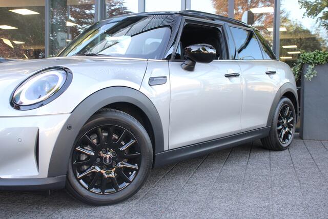 Mini COOPER Mini 1.5 Classic Premium BlackOptic 5drs Navi/Camera/Keyless/LederSp./Panoramadak