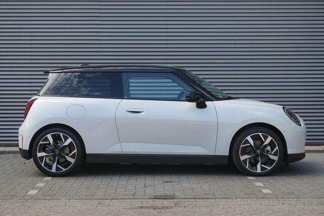 Mini COOPER 3-deurs E Classic Uitvoering | Pakket L | Glazen panoramadak | Driving Assistant | HIFI System Harman Kardon | MINI Head-Up Display