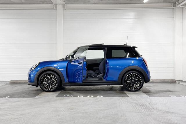 Mini COOPER C | Favoured uitvoering | Pakket M | 18" Night Flash Spoke 2-tone