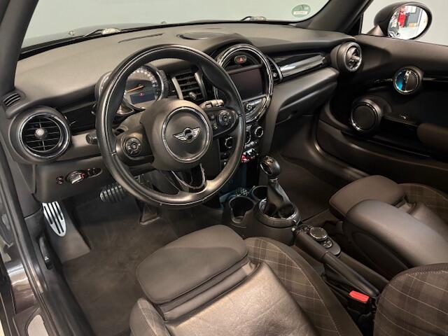 Mini COOPER Mini 1.5 Serious Automaat Panoramadak, Sportstoelen, navigatie, led lampen, climate control Keyles, Veel opties!