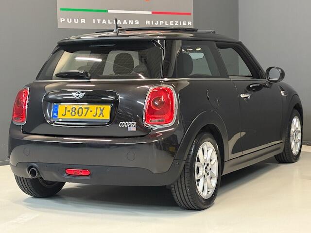 Mini COOPER Mini 1.5 Serious Automaat Panoramadak, Sportstoelen, navigatie, led lampen, climate control Keyles, Veel opties!