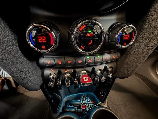 Mini COOPER Mini 1.5 Serious Automaat Panoramadak, Sportstoelen, navigatie, led lampen, climate control Keyles, Veel opties!