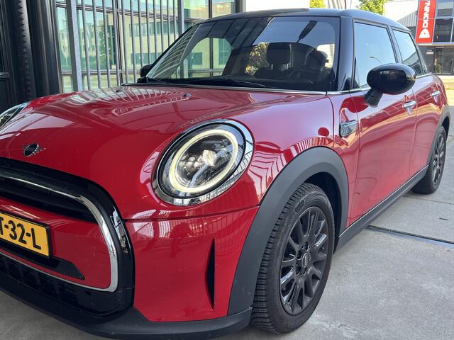 Mini COOPER Mini 1.5 Essential 5 Deurs | AUTOMAAT | LEDER | NAVI | CARPLAY/ANDROID | CAMERA | CRUISE CONTROL | STOELVERWARMING | LMV 16'' | CLIMATE CONTROL | PDC | LED