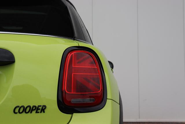 Mini COOPER Mini 1.5 Camden Edition Stuurwiel verwarming/ Comfort Access/ Achteruitrijcamera/ panoramadak/ Sportstoelen/ Stoelverwarming