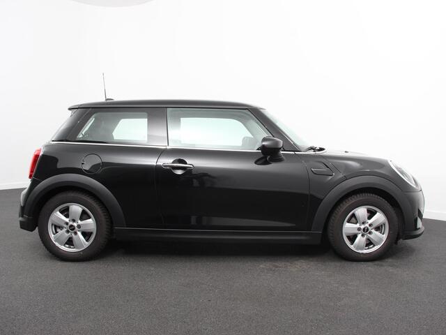 Mini COOPER Mini 1.5 Essential Trim Climate control Navigatie Cruise control LED Parkeersensoren Apple carplay/ Android Auto Lichtmetalen velgen