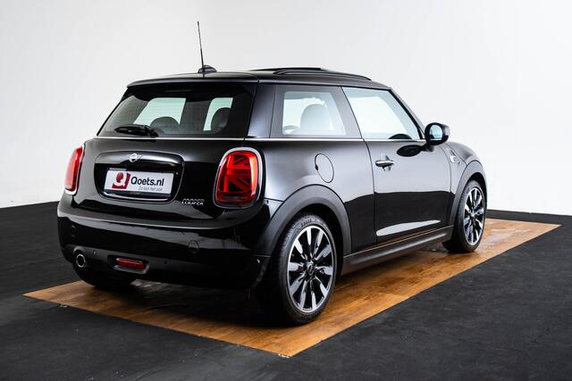 Mini COOPER Mini 1.5 Pepper Panoramadak - Achteruitrijcamera - PDC voor/achter - Verwarmbare voorstoelen - Head up - Automatisch dimmende binnen/buitenspiegel - MINI Navigatiesysteem - Elektrisch inklapbare buitenspiegels -