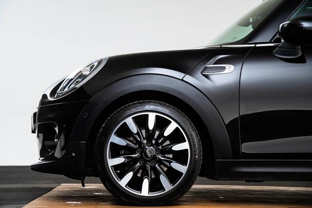 Mini COOPER Mini 1.5 Pepper Panoramadak - Achteruitrijcamera - PDC voor/achter - Verwarmbare voorstoelen - Head up - Automatisch dimmende binnen/buitenspiegel - MINI Navigatiesysteem - Elektrisch inklapbare buitenspiegels -