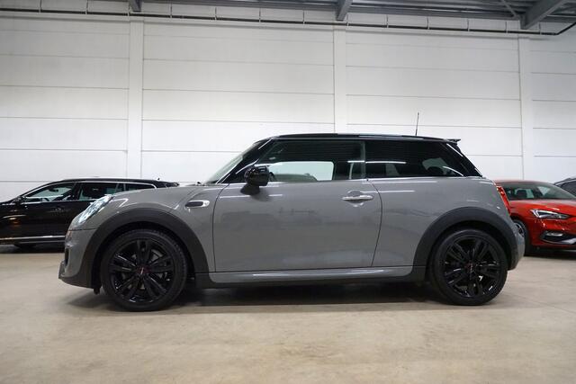 Mini COOPER Mini 1.5 * JCW Pakket - Moonwalk Grey - LED - Navi - 17" - Stoelverwarming - JCW Stoelen *