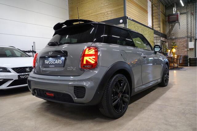 Mini COOPER Mini 1.5 * JCW Pakket - Moonwalk Grey - LED - Navi - 17" - Stoelverwarming - JCW Stoelen *