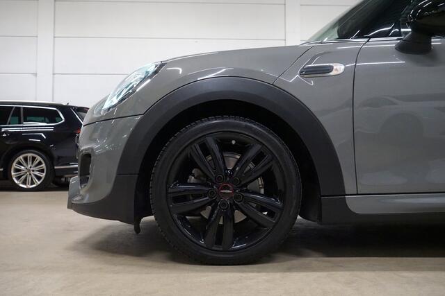 Mini COOPER Mini 1.5 * JCW Pakket - Moonwalk Grey - LED - Navi - 17" - Stoelverwarming - JCW Stoelen *