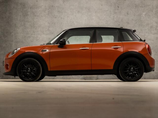 Mini COOPER Mini 1.5 Chili (5 DEURS, GROOT NAVI, CLIMATE, STOELVERWARMING, SPORTSTOELEN, UNION JACK ACHTERLICHTEN, LED KOPLAMPEN, ZWART DAK, NIEUWSTAAT)
