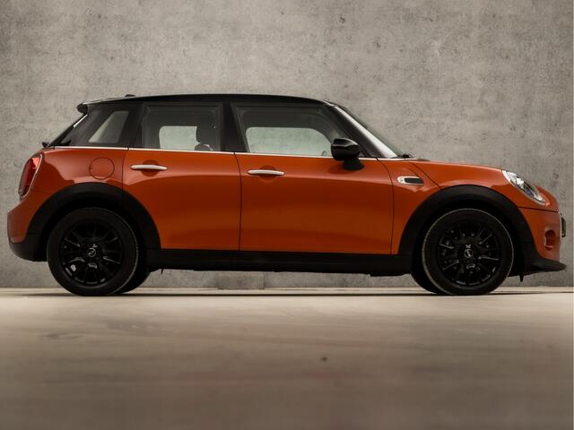 Mini COOPER Mini 1.5 Chili (5 DEURS, GROOT NAVI, CLIMATE, STOELVERWARMING, SPORTSTOELEN, UNION JACK ACHTERLICHTEN, LED KOPLAMPEN, ZWART DAK, NIEUWSTAAT)