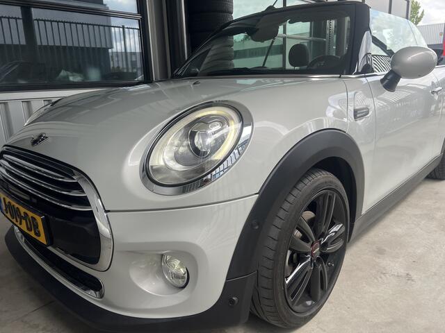 Mini COOPER Mini Cabrio 1.5 Pepper Serious Business | AUTOMAAT | HARMAN/KARDON | NAVI | CRUISE CONTROL | PDC V+A | CLIMATE CONTROL | LMV JCW 17'' | STOELVERWARMING | KEYLESS | LED | BLUETOOTH