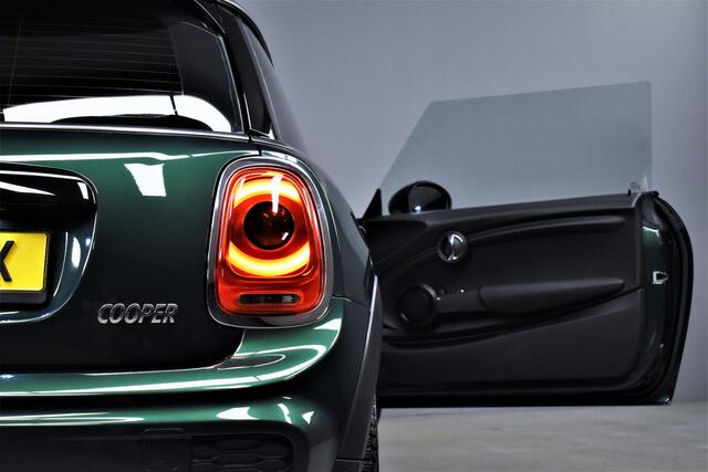 Mini COOPER Mini 1.5 136pk Serious Business Org.NL Sportstoelen/H.Leer/Camera/Keyless/Cruise/Navi/Led/Lmv17''