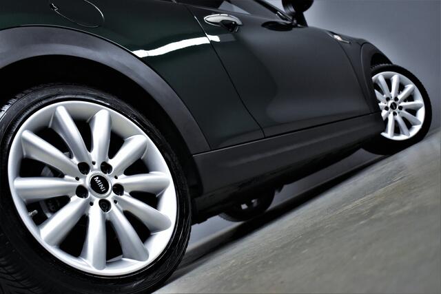 Mini COOPER Mini 1.5 136pk Serious Business Org.NL Sportstoelen/H.Leer/Camera/Keyless/Cruise/Navi/Led/Lmv17''