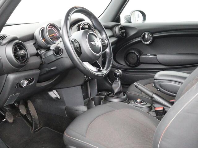 Mini COOPER 1.5 Business | Navigatie | Airco | Cruise control | Bluetooth | Lichtmetalen velgen