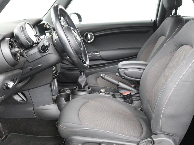 Mini COOPER 1.5 Business | Navigatie | Airco | Cruise control | Bluetooth | Lichtmetalen velgen
