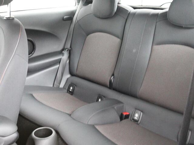 Mini COOPER 1.5 Business | Navigatie | Airco | Cruise control | Bluetooth | Lichtmetalen velgen