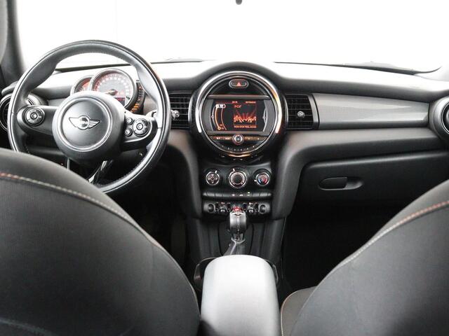 Mini COOPER 1.5 Business | Navigatie | Airco | Cruise control | Bluetooth | Lichtmetalen velgen