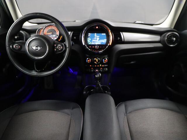 Mini COOPER Mini 1.5 Pepper [APPLE CARPLAY, SFEERVERLICHTING, CRUISE CONTROL, CLIMATE CONTROL, KEYLESS START, NAVIGATIE, NIEUWSTAAT]