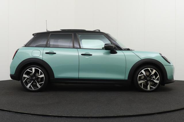Mini COOPER 1.5 157 PK Aut. Cooper C Favoured NW-Model Pano-dak Camera Head-up Display