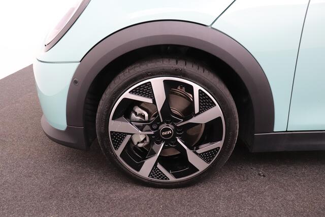 Mini COOPER 1.5 157 PK Aut. Cooper C Favoured NW-Model Pano-dak Camera Head-up Display
