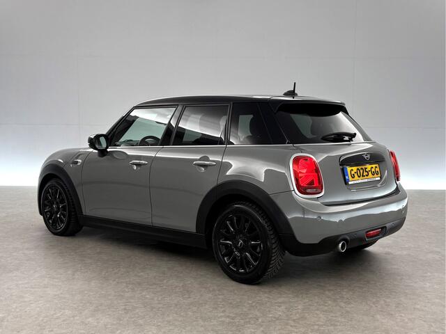Mini COOPER 1.5 Cooper Business Edition LED Carplay Clima Cruise Navigatie 16"LMV PDC Stoelverwarming