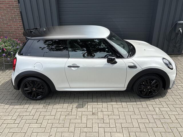 Mini COOPER 1.5 Resolute Go Edition - JCW - Camera - Navi -