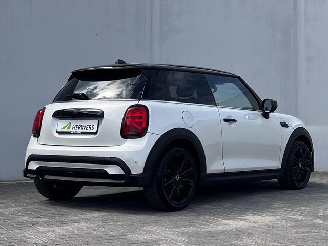 Mini COOPER 1.5 Camden Edition Automaat / Dealer onderhouden / Navigatie / Union Jack achterlichten / Apple Carplay Android / 17" LM wielen / Winterwielen inclusief / Stoel- en voorruitverwarming /