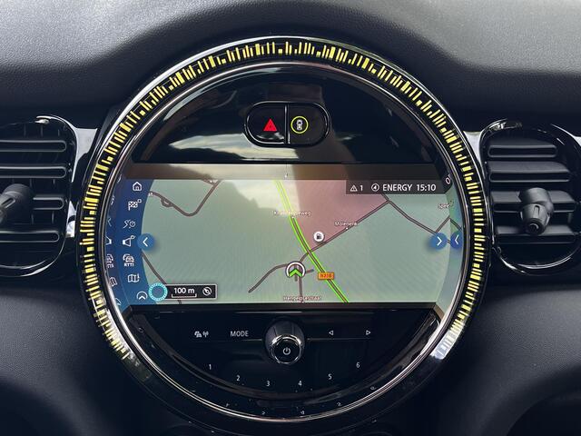 Mini COOPER 1.5 Camden Edition Automaat / Dealer onderhouden / Navigatie / Union Jack achterlichten / Apple Carplay Android / 17" LM wielen / Winterwielen inclusief / Stoel- en voorruitverwarming /