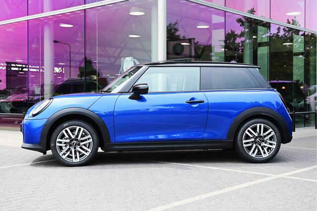 Mini COOPER Hatchback C Automaat / Classic / Pakket M / 17 inch Parallel Spoke 2-tone