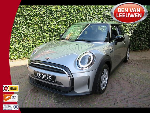 Mini COOPER 1.5 Essential LCI2 met LED, Apple Carplay, DAB, Park ass. en 15"