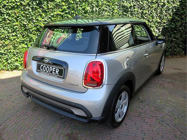 Mini COOPER 1.5 Essential LCI2 met LED, Apple Carplay, DAB, Park ass. en 15"