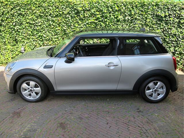 Mini COOPER 1.5 Essential LCI2 met LED, Apple Carplay, DAB, Park ass. en 15"