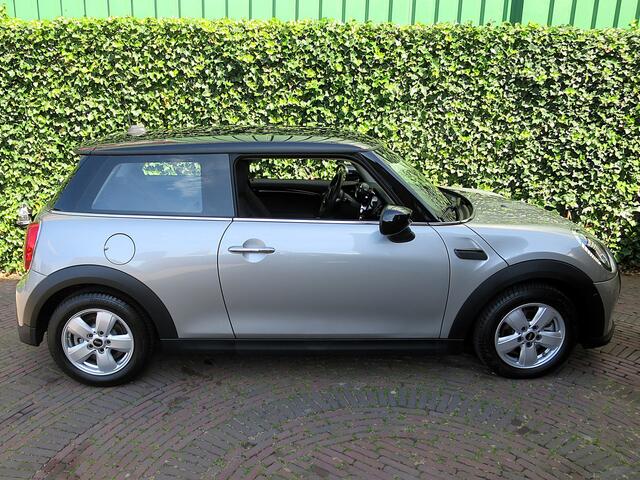 Mini COOPER 1.5 Essential LCI2 met LED, Apple Carplay, DAB, Park ass. en 15"