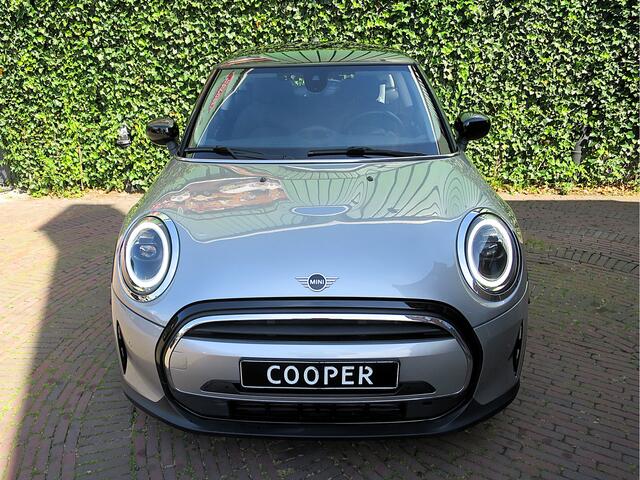 Mini COOPER 1.5 Essential LCI2 met LED, Apple Carplay, DAB, Park ass. en 15"