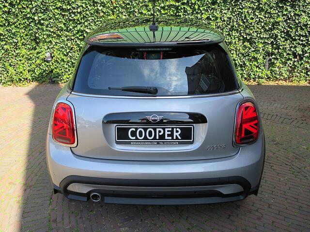 Mini COOPER 1.5 Essential LCI2 met LED, Apple Carplay, DAB, Park ass. en 15"