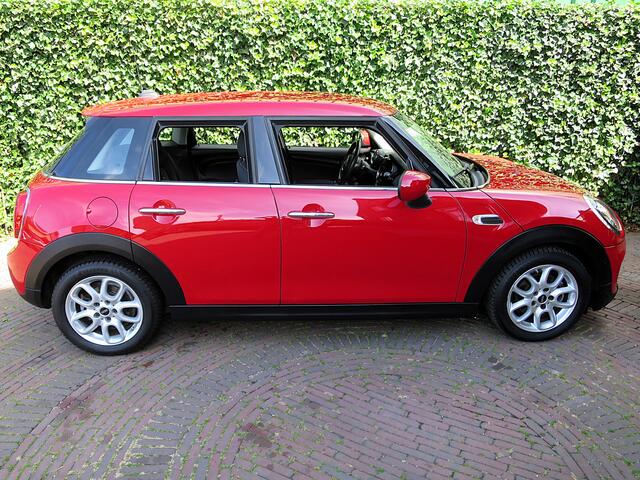Mini COOPER 1.5 Pepper F55 LCI 5-drs met LED, Park ass, Clima, BT en 16"