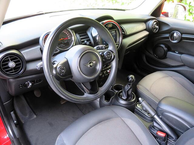 Mini COOPER 1.5 Pepper F55 LCI 5-drs met LED, Park ass, Clima, BT en 16"