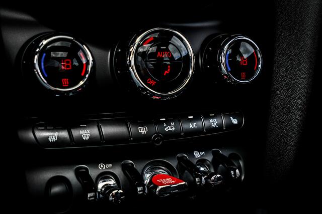 Mini COOPER 1.5 136 PK Cooper Chili Serious Business AUTOMAAT RIJKLAAR INCL:GARANTIE. | Panodak | Navigatie | Clima | Cr Control | Sportstoelen | Zwarte LMV |