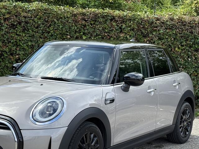 Mini COOPER 5-deurs 1.5 Camden | Navi | Driving Ass. | Sportstoel | Led | Service Incl. tot 08-2028/100.000km