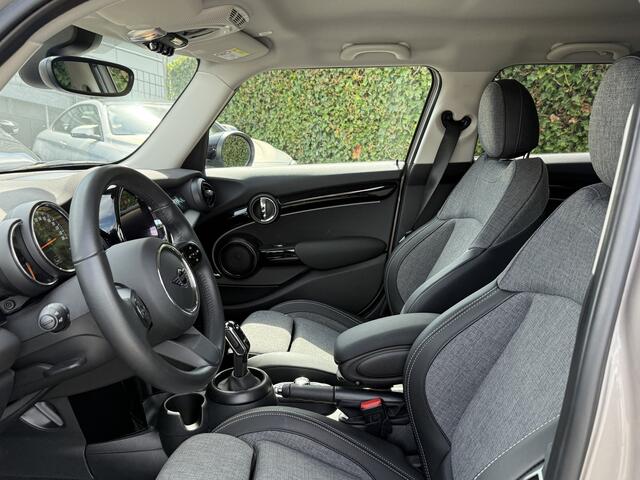 Mini COOPER 5-deurs 1.5 Camden | Navi | Driving Ass. | Sportstoel | Led | Service Incl. tot 08-2028/100.000km