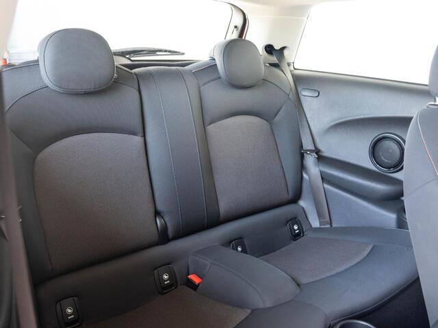 Mini COOPER 3-deurs Cruise Control + Stoelverwarming + Navigatie