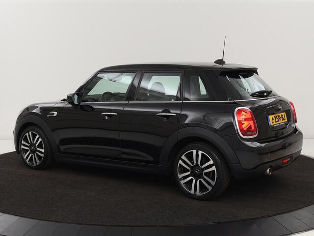 Mini COOPER 1.5 Chili | Stoelverwarming | Carplay | Full LED | Climate control | Half leder | Navigatie | Parkeerhulp | Cruise control | Bluetooth