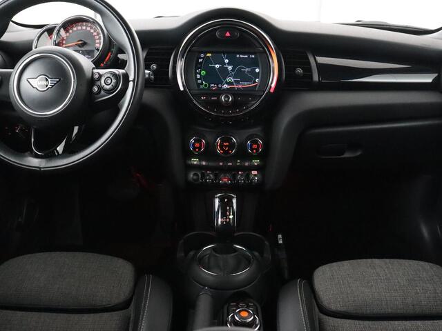 Mini COOPER 1.5 Chili | Stoelverwarming | Carplay | Full LED | Climate control | Half leder | Navigatie | Parkeerhulp | Cruise control | Bluetooth