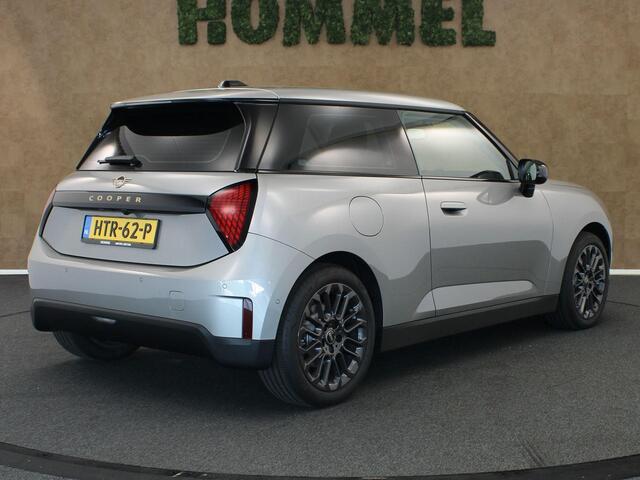 Mini COOPER E Essential 40.7 kWh - SOH 99,9% ! - ORIGINEEL NEDERLANDSE AUTO - 3-FASE - NAVIGATIE - PARKEERSENSOREN VOOR/ ACHTER - 17 INCH LICHT METALEN VELGEN - ARMSTEUN VOOR - CAMERA - NIEUW MODEL- GEWELDIGE RIJEIGENSCHAPPEN