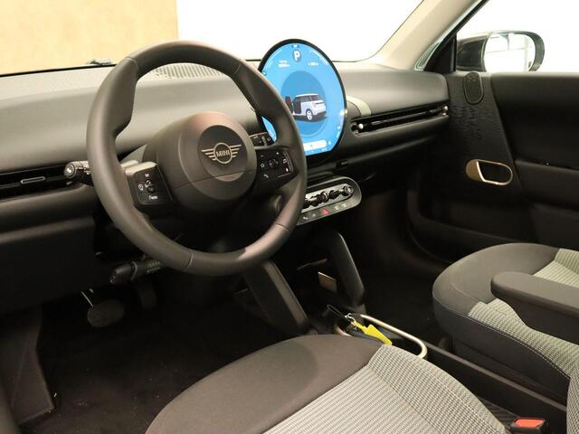 Mini COOPER E Essential 40.7 kWh - SOH 99,9% ! - ORIGINEEL NEDERLANDSE AUTO - 3-FASE - NAVIGATIE - PARKEERSENSOREN VOOR/ ACHTER - 17 INCH LICHT METALEN VELGEN - ARMSTEUN VOOR - CAMERA - NIEUW MODEL- GEWELDIGE RIJEIGENSCHAPPEN